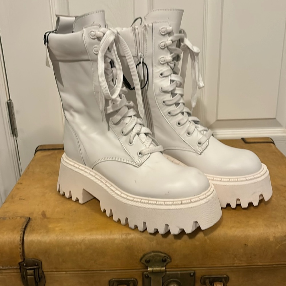 ZARA Women Lug Sole Lace Up Leather White Boot NWT Size 8